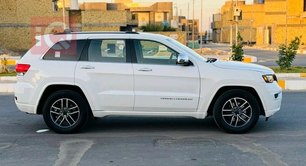 جیپ گراند شیرۆکی